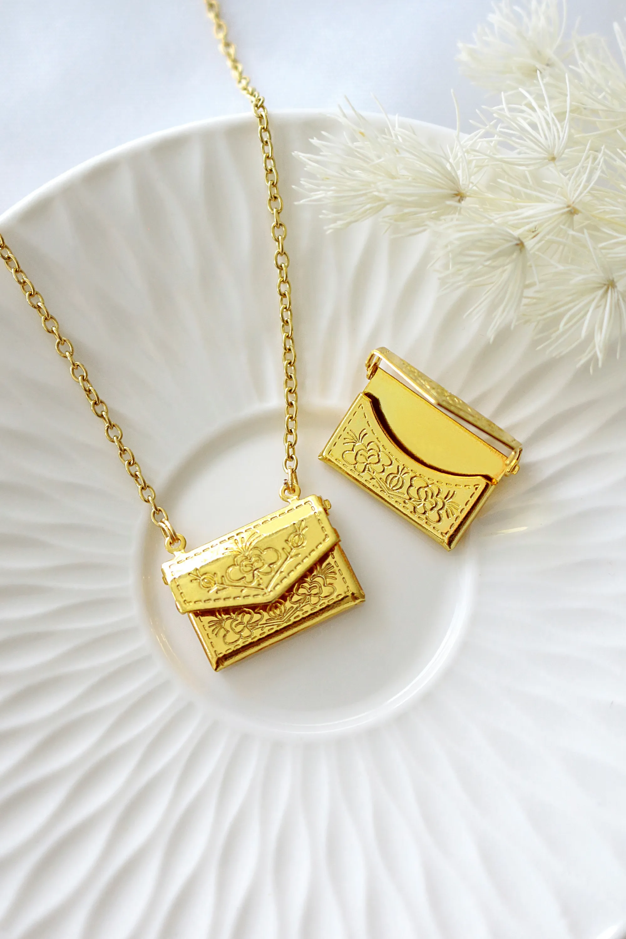 24 Karats Daisy Envelope Locket Necklace