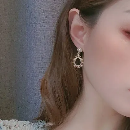 Dangle White Pearl Teardrop Invisible Clip On Earrings