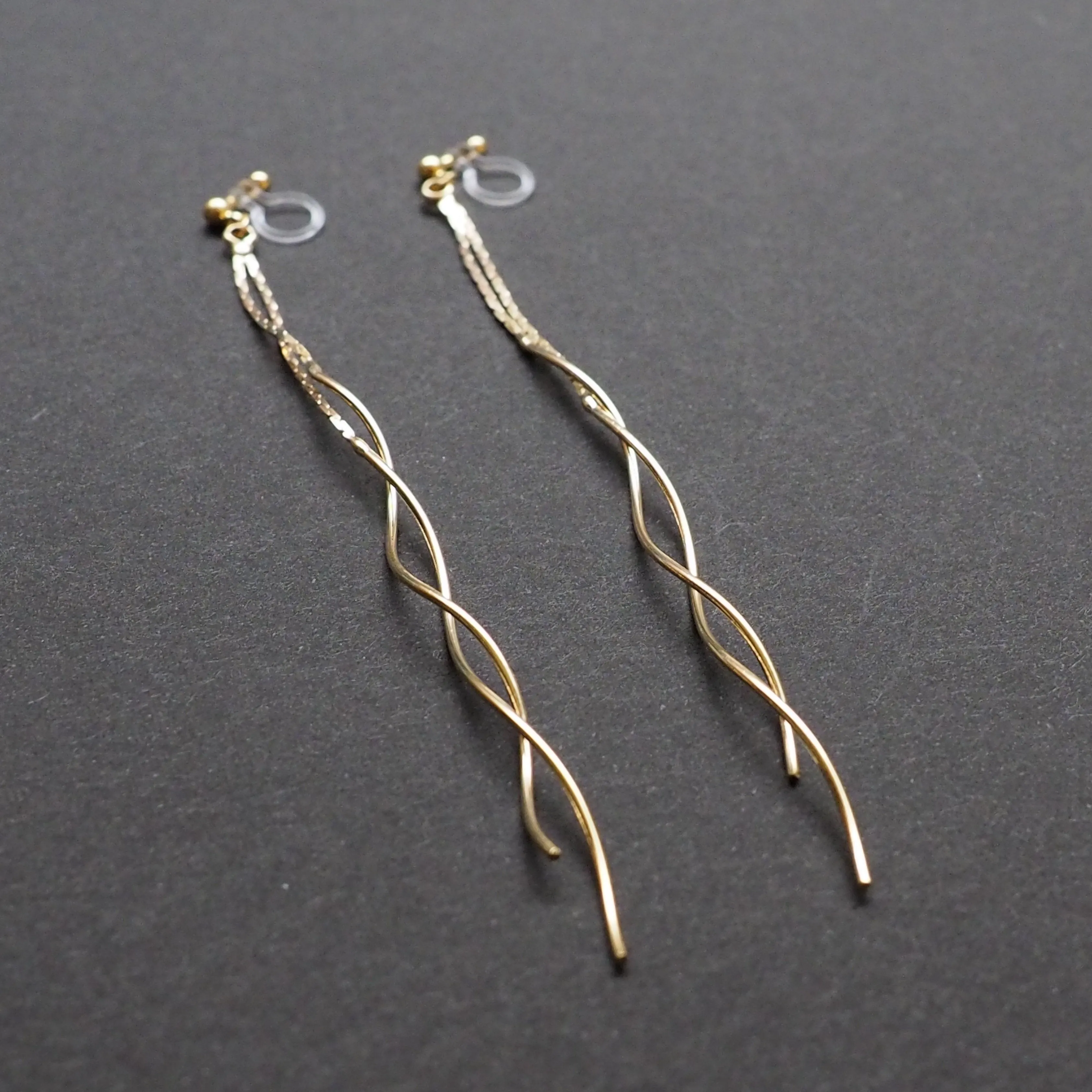 Double wave bar invisible clip on earrings ( Gold tone )