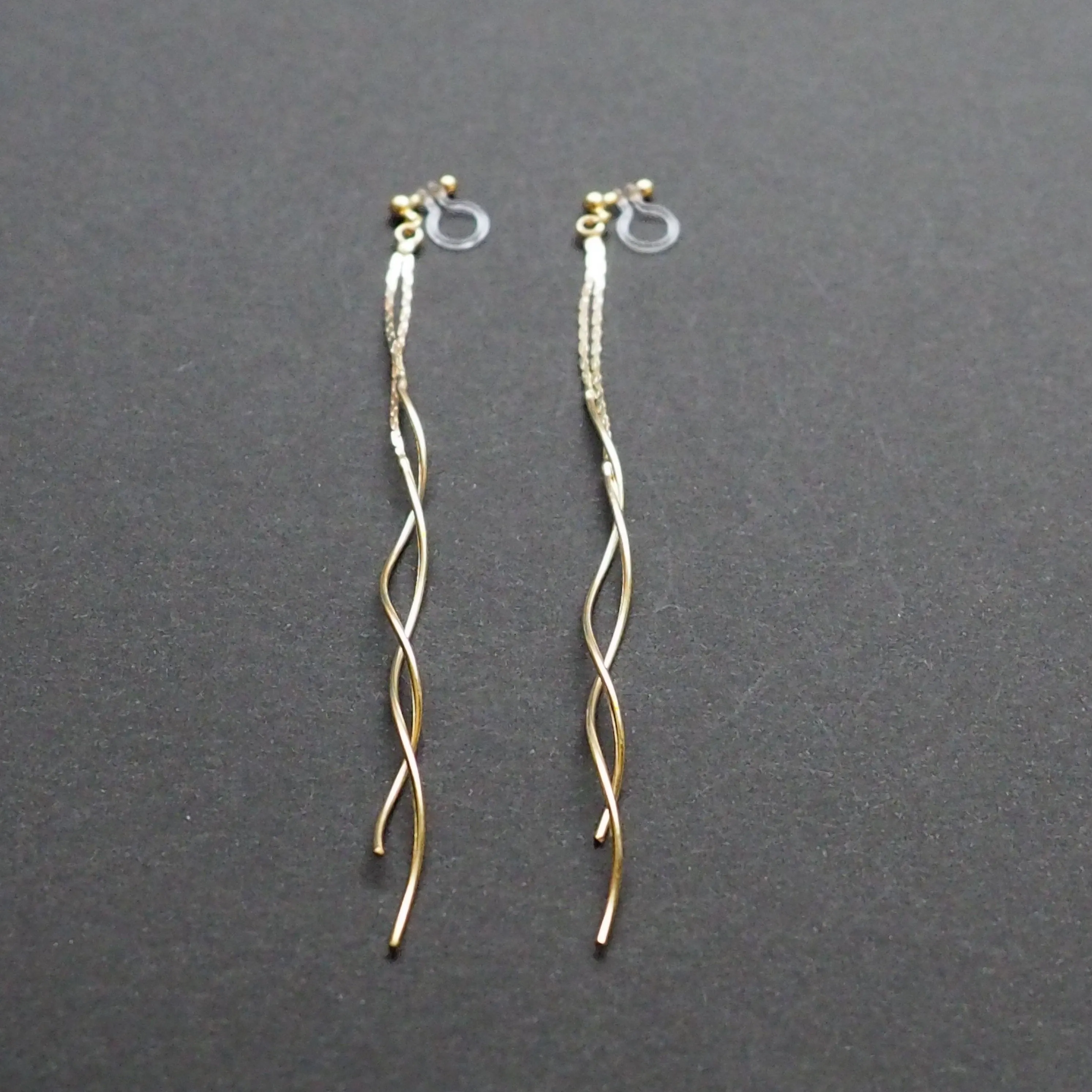 Double wave bar invisible clip on earrings ( Gold tone )