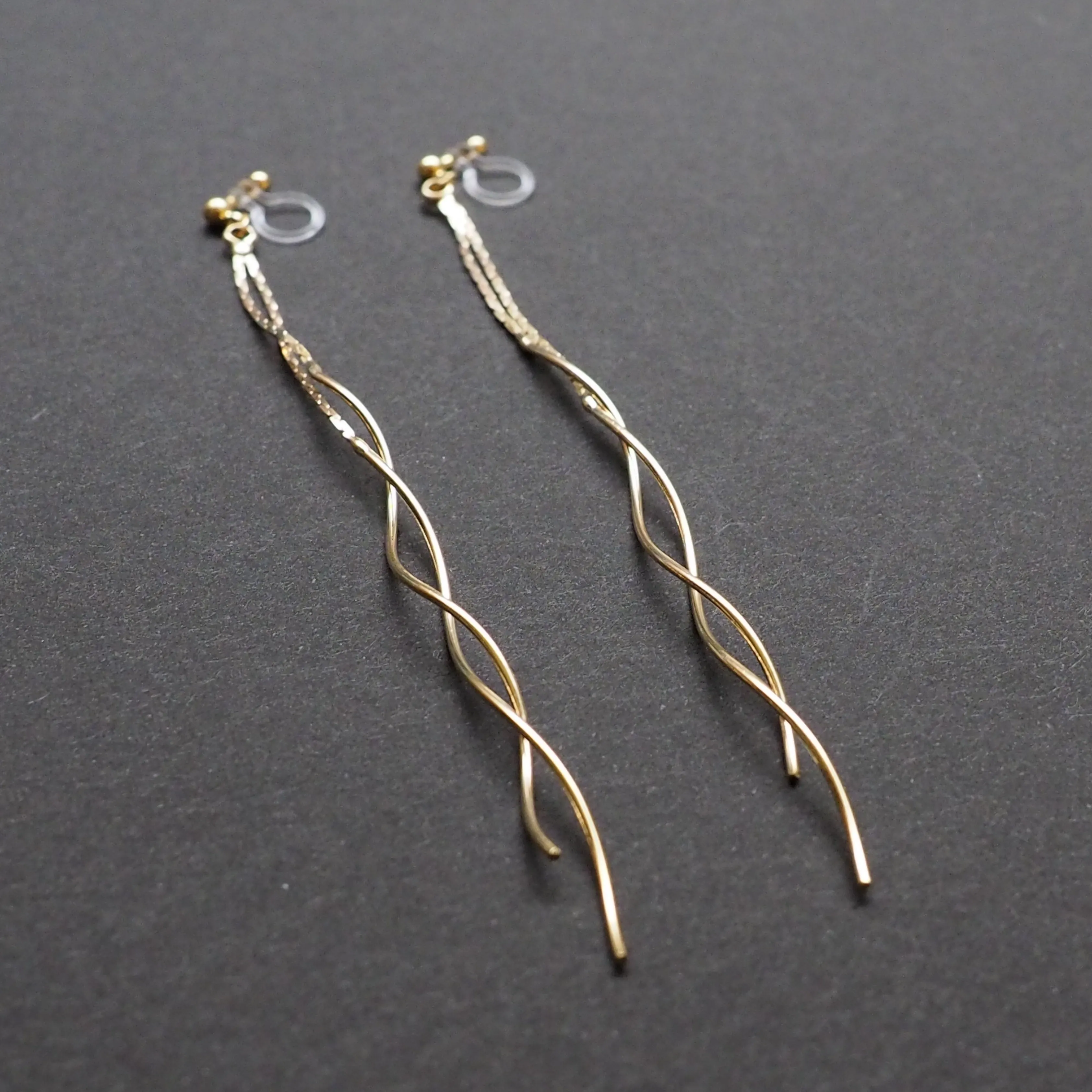 Double wave bar invisible clip on earrings ( Gold tone )