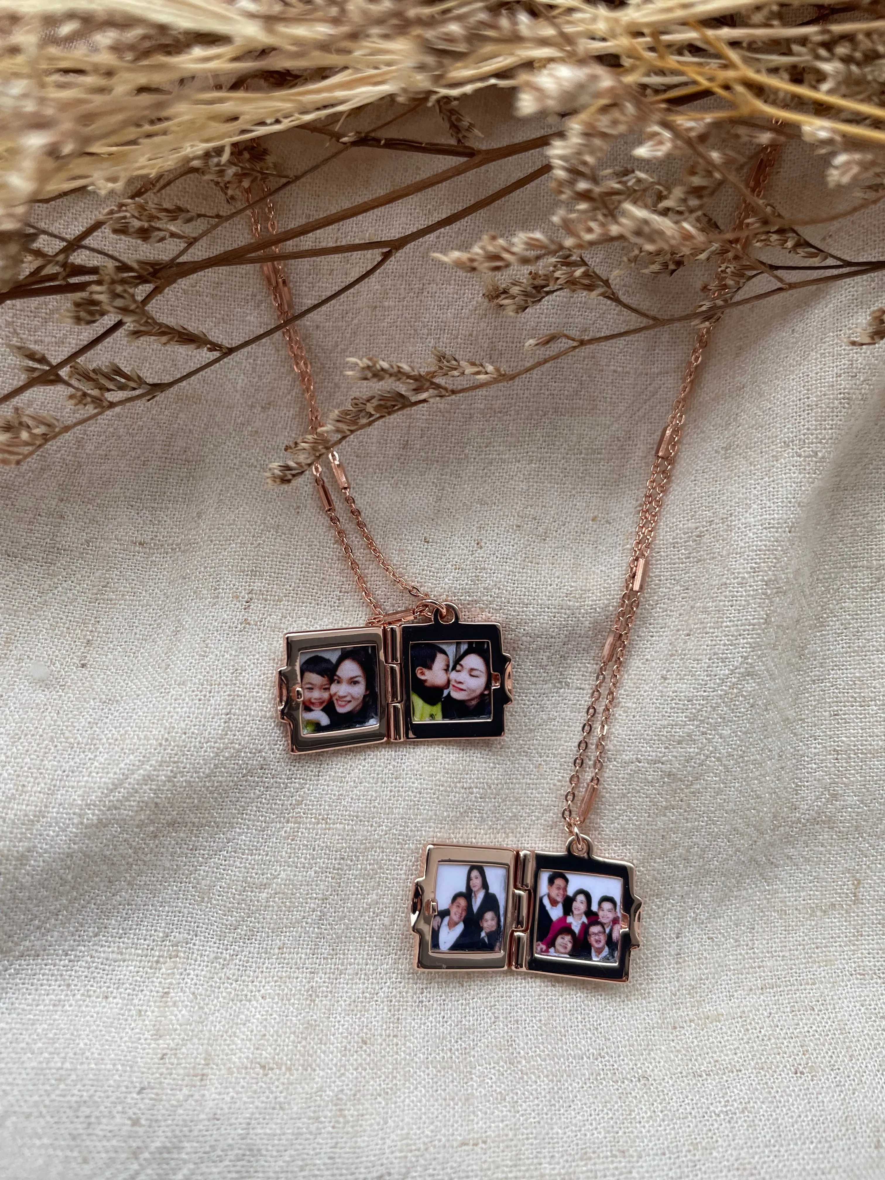 (PREORDER) Square Locket In Solid Gold 18K